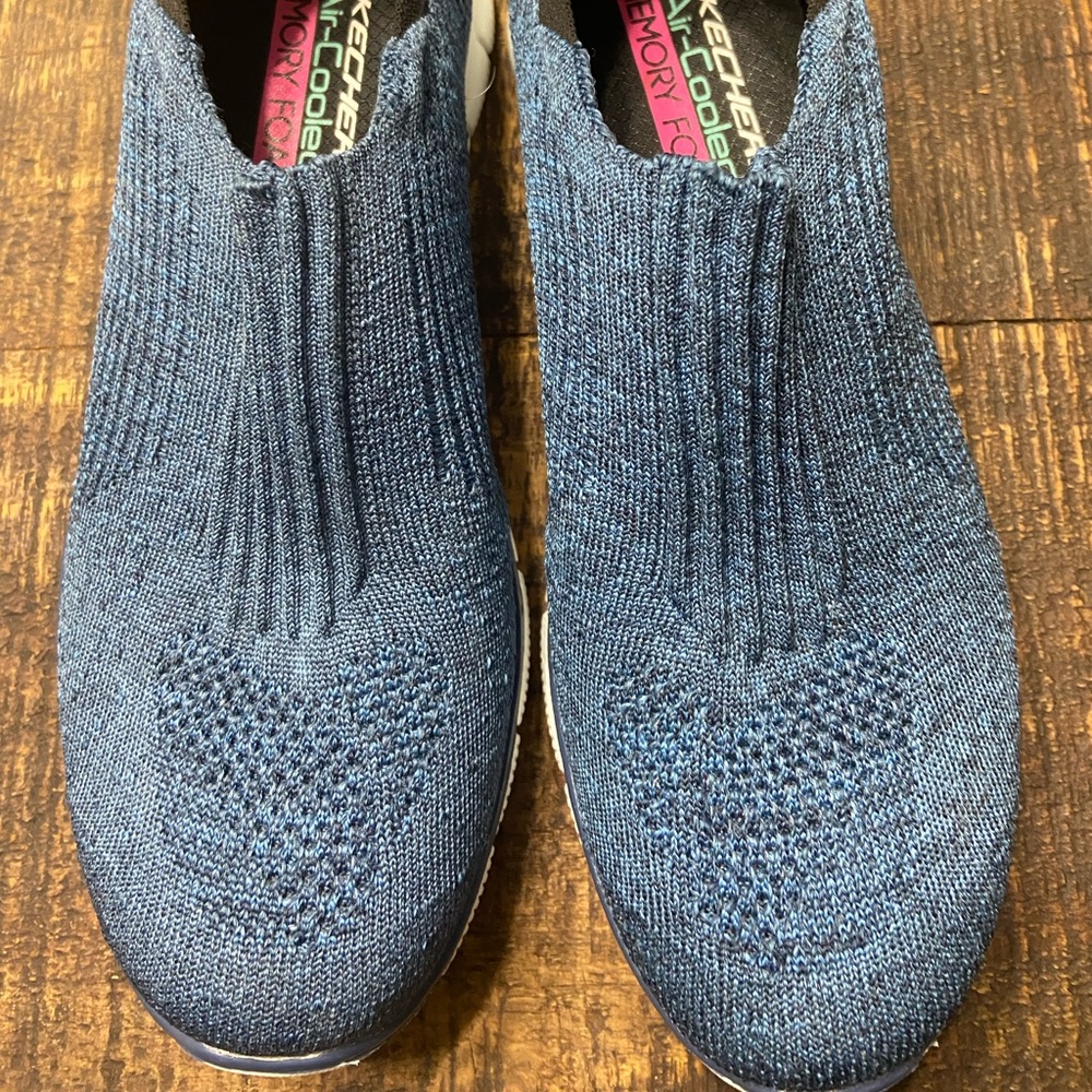 SkechersAir cooled Memory foam ladies sneakers size 9